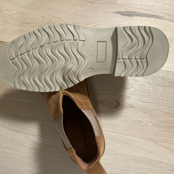Crown Vintage Suede boots - Picture 5 of 6